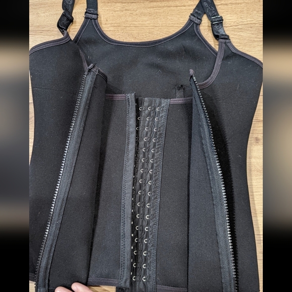 Black Athletic Waist trainer - Picture 2 of 3